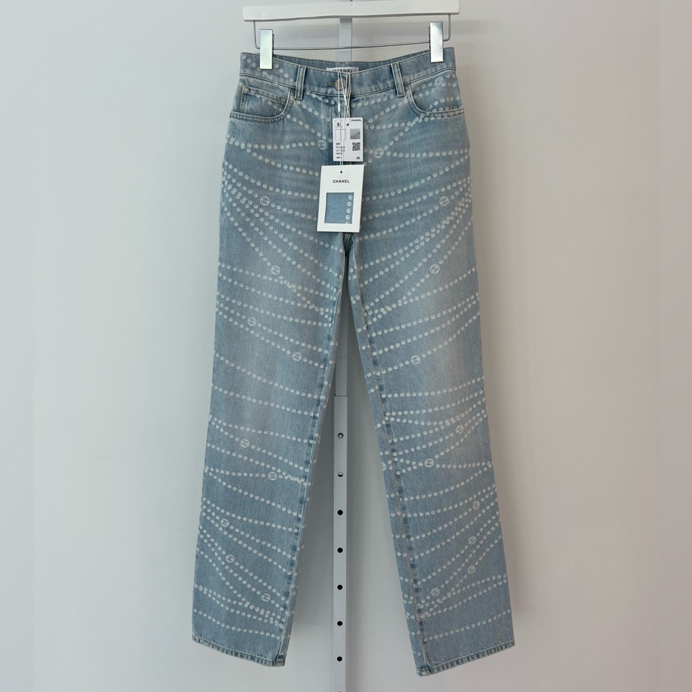 CHANEL 25P CC PEARL LIGHT BLUE & WHITE JEANS SIZE FR 36 / US 4 NWTS!